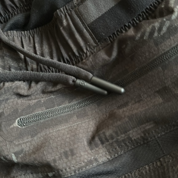 Lululemon Athletica Patterned Shorts - Picture 5 of 5